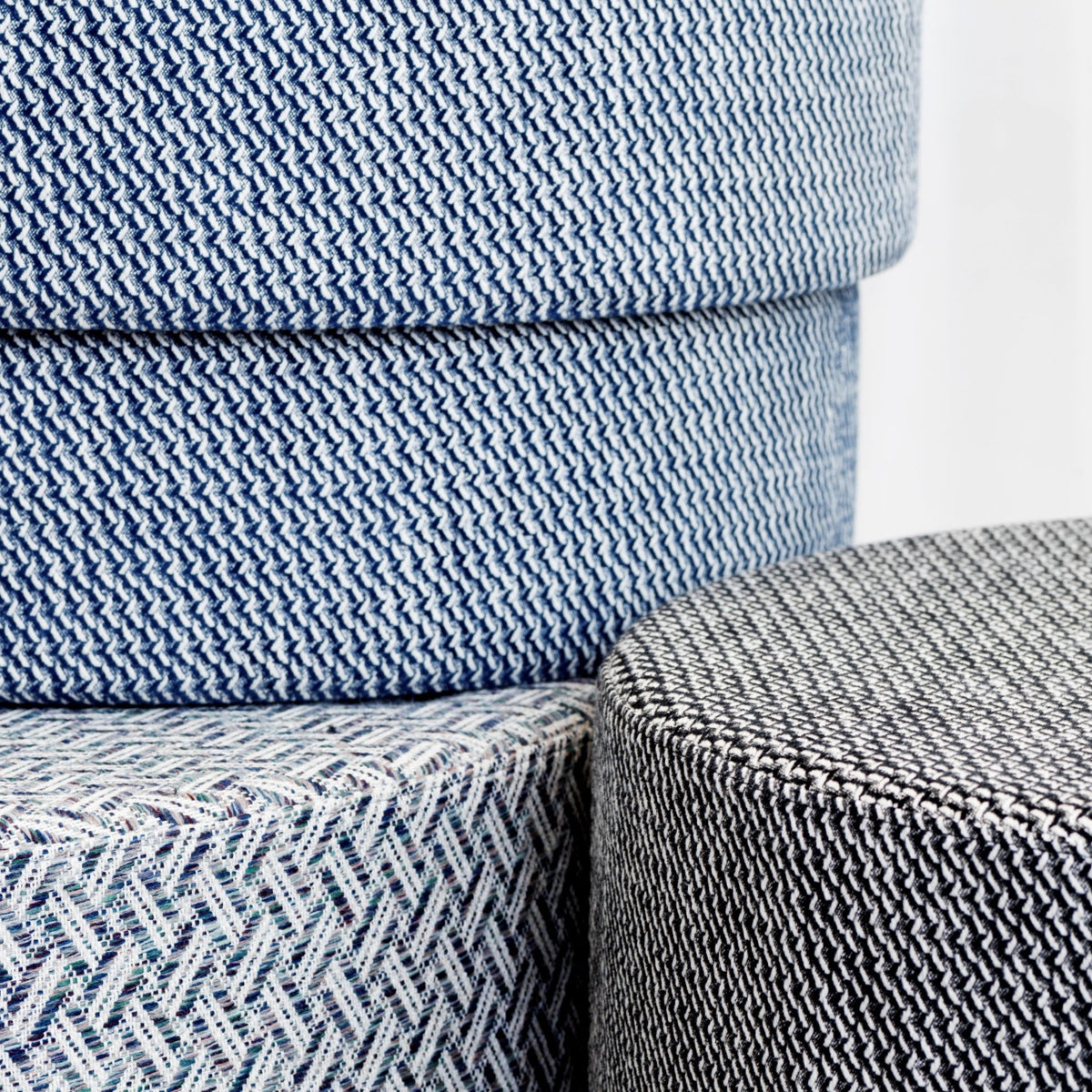 Pouf en tissu gris foncé Silo medium noir/Albagia 201 Albagia 201 - Normann Copenhagen - The Cool Republic
