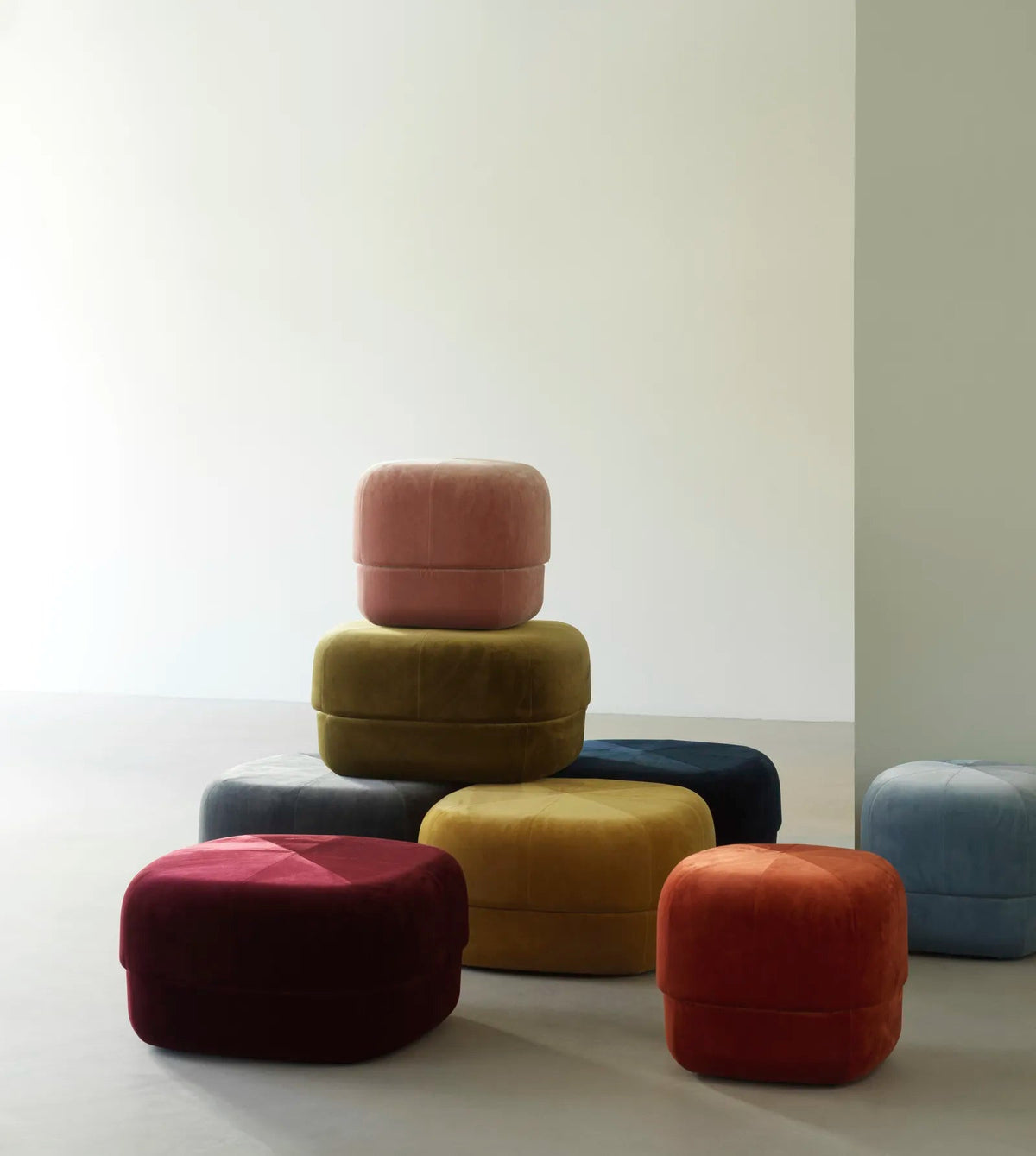 Pouf en velour moss 46cm S Circus - Normann Copenhagen - The Cool Republic