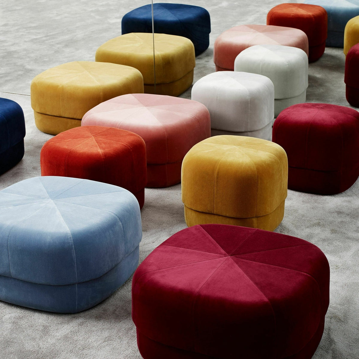 Pouf en velours 65 cm beige Circus Beige - Normann Copenhagen - The Cool Republic