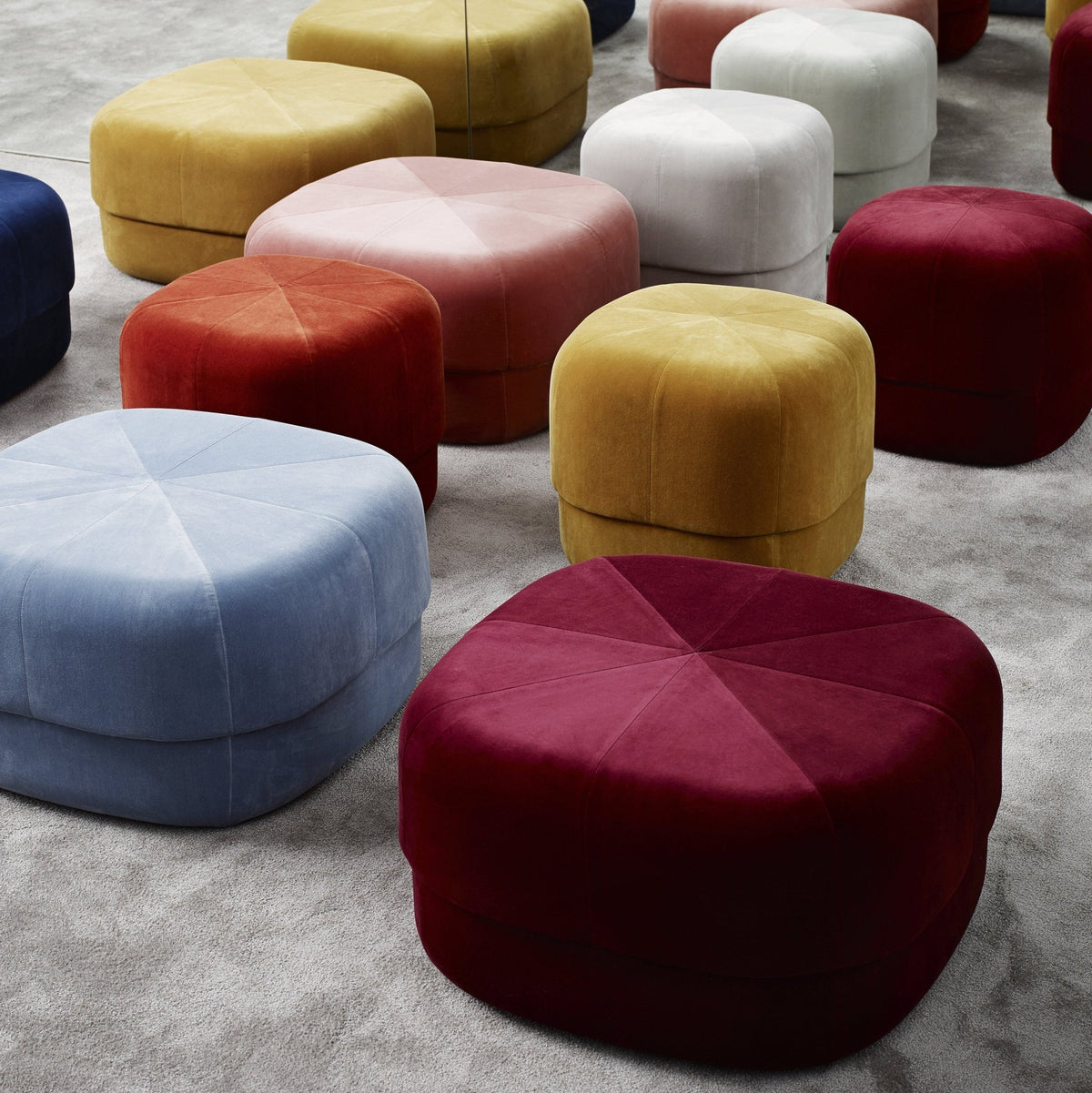 Pouf en velours 65 cm rouge Circus Rust - Normann Copenhagen - The Cool Republic