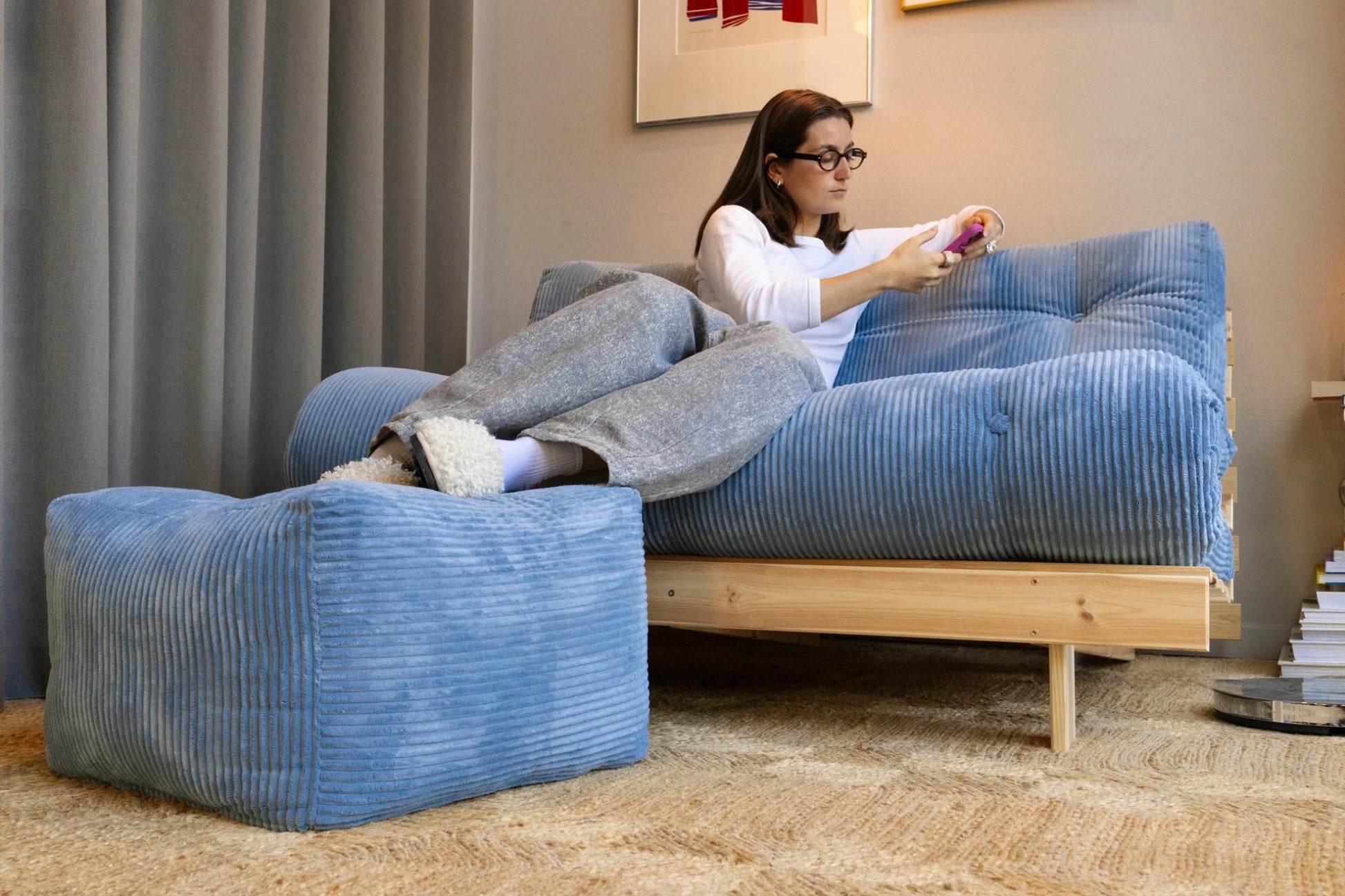 Pouf en velous strié bleu 50x35cm Buddy - Karup - The Cool Republic