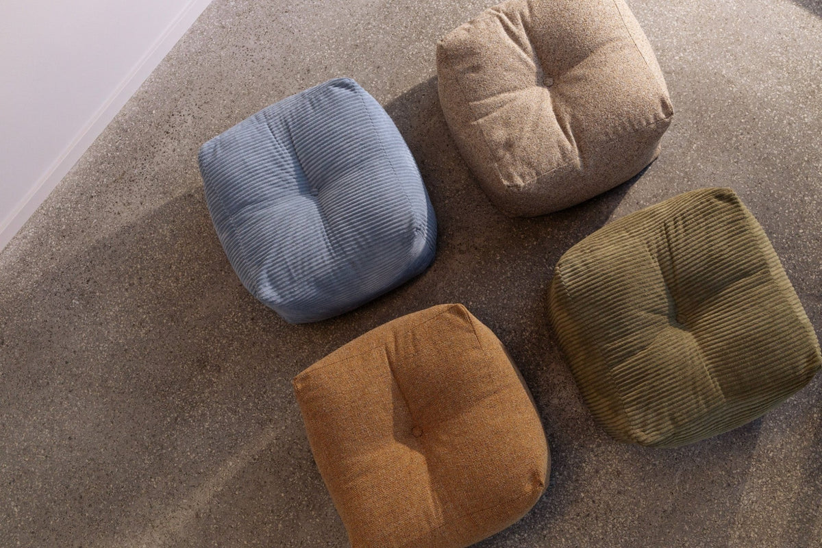 Pouf en velous strié marron foncé 50x35cm Buddy - Karup - The Cool Republic