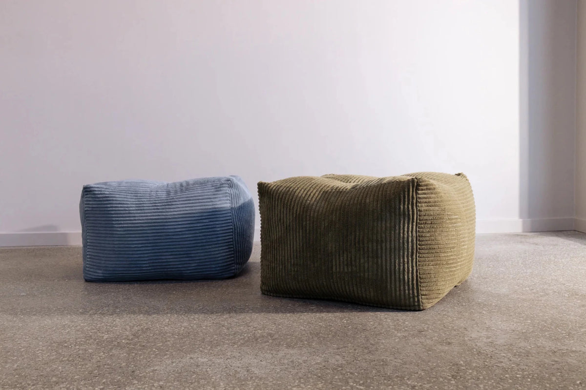 Pouf en velous strié marron foncé 50x35cm Buddy - Karup - The Cool Republic