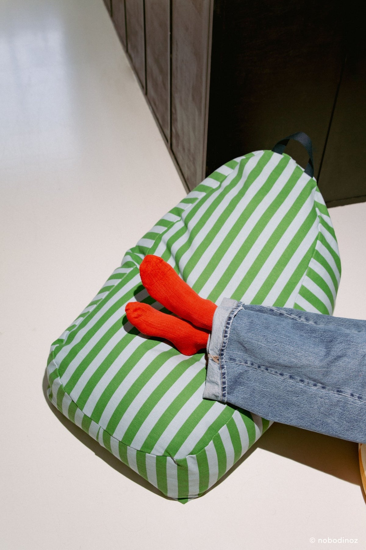 Pouf enfant en coton bio à rayures vert et bleu 100 x 55 x 65 cm Bliss - Nobodinoz - The Cool Republic