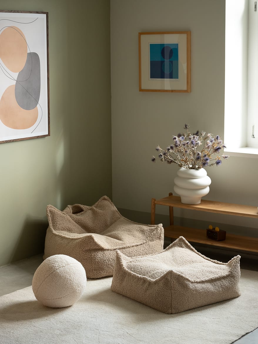 Pouf et repose-pieds en teddy bouclé beige 70x80x50cm Poire - Wigiwama - The Cool Republic