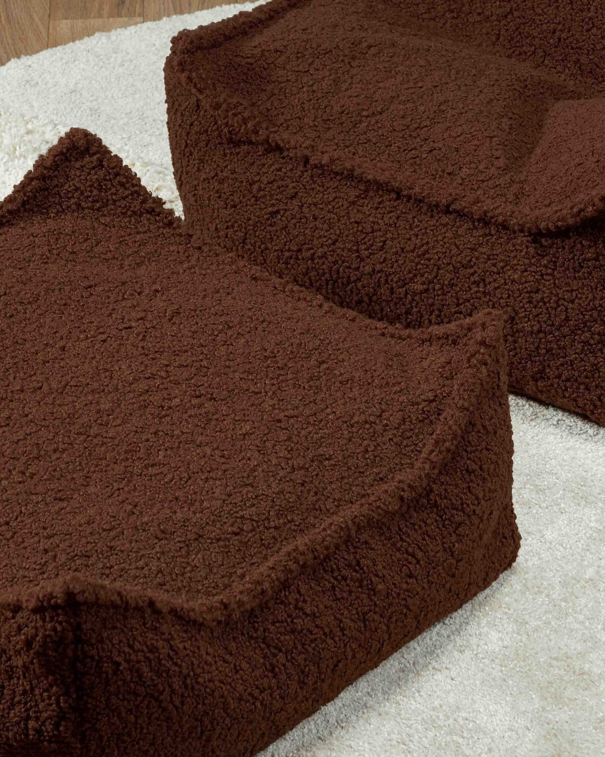 Pouf et repose-pieds en teddy bouclé marron 70x80x50cm Warm Hazel - Wigiwama — vue 4
