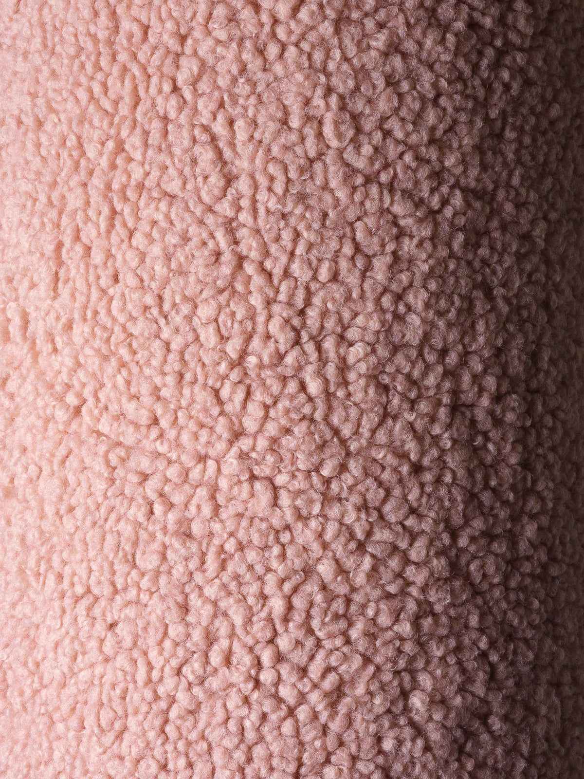 Pouf et repose-pieds en teddy bouclé rose 60x70x42cm Guava Bear - Wigiwama — vue 4