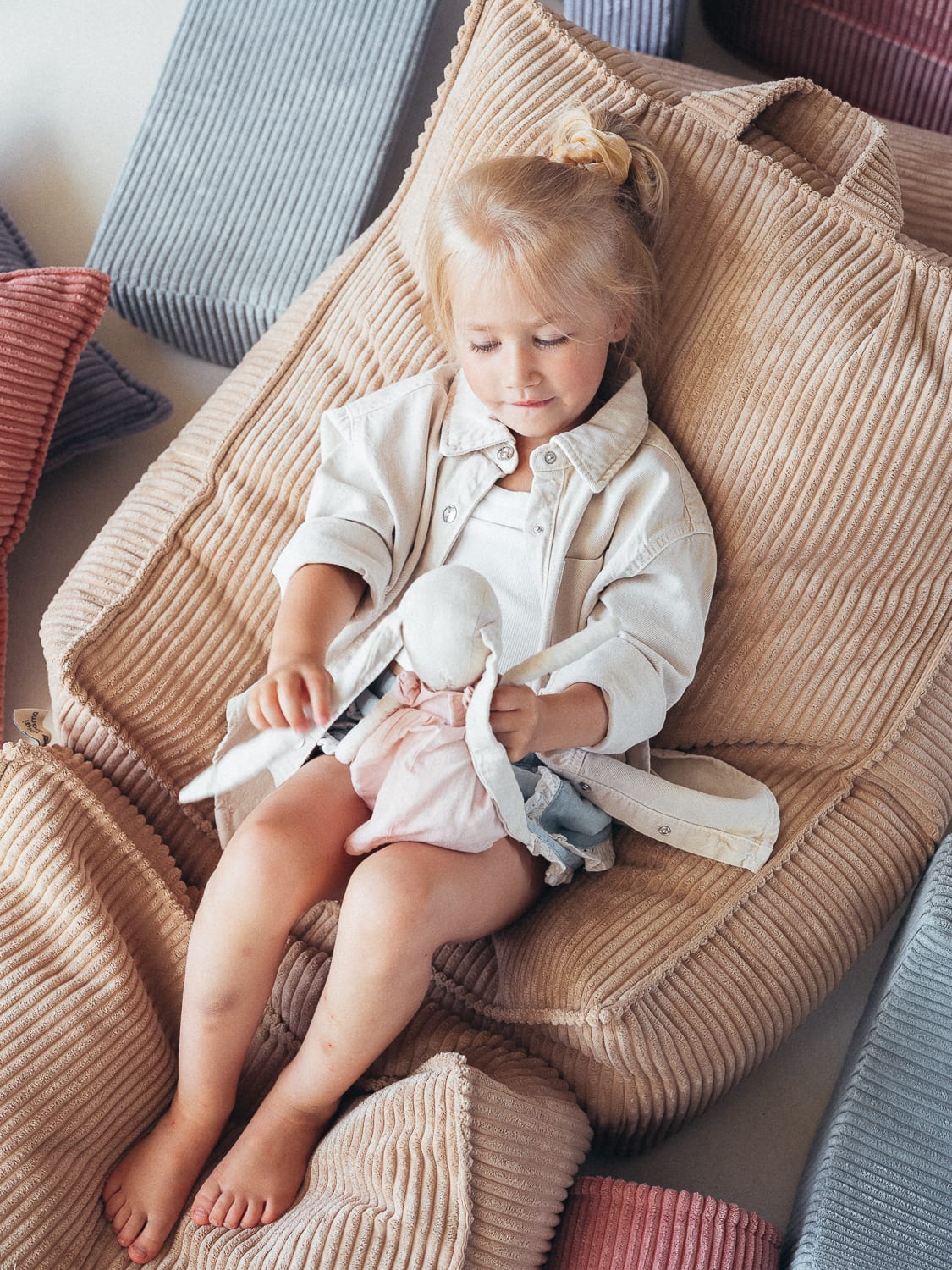 Pouf et repose-pieds en velours côtelé beige 70x80x50cm Brown Sugar - Wigiwama — vue 3