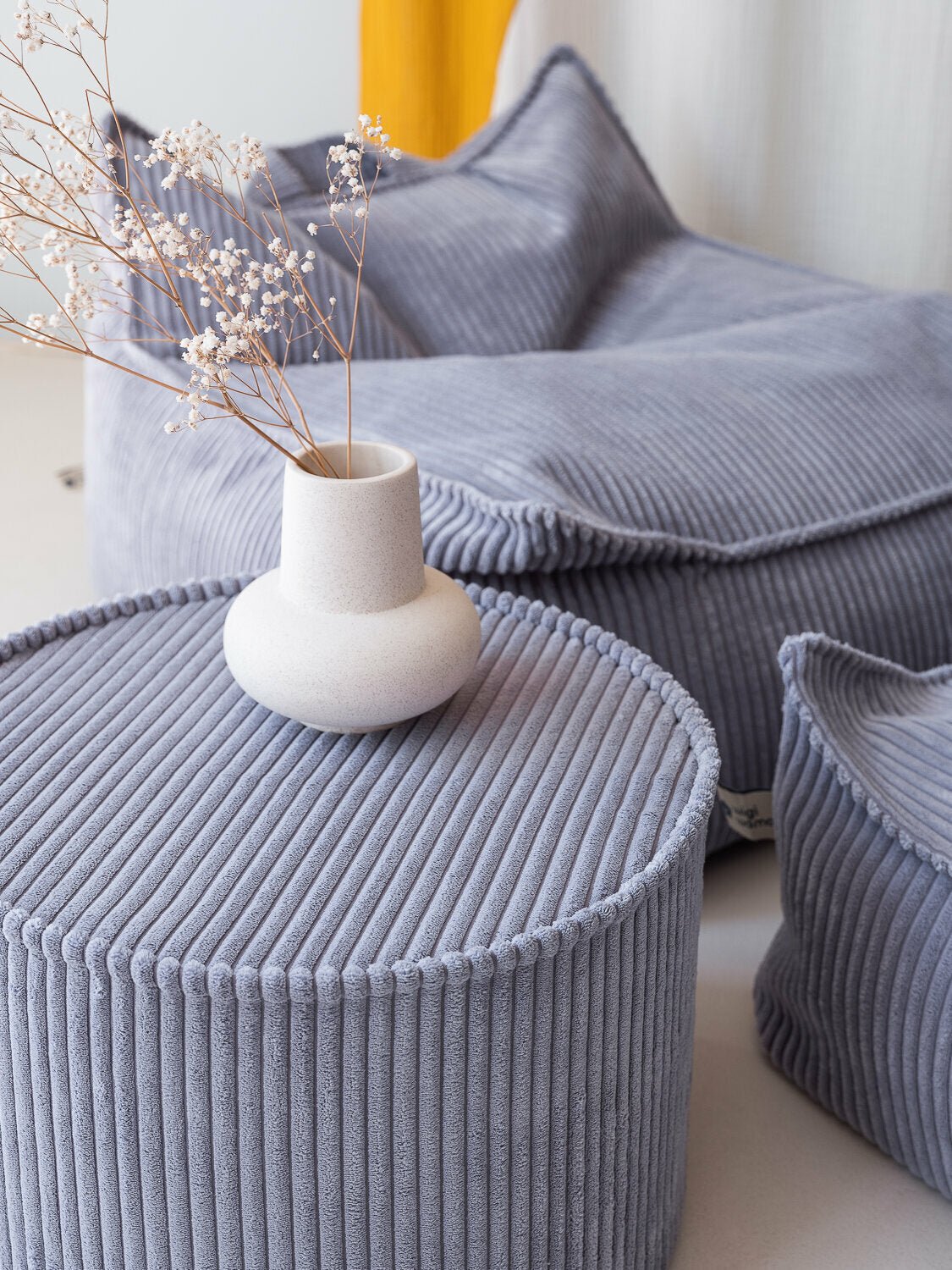 Pouf fauteuil en velours côtelé bleu blueberry 80 x 70 cm Club - Wigiwama - The Cool Republic
