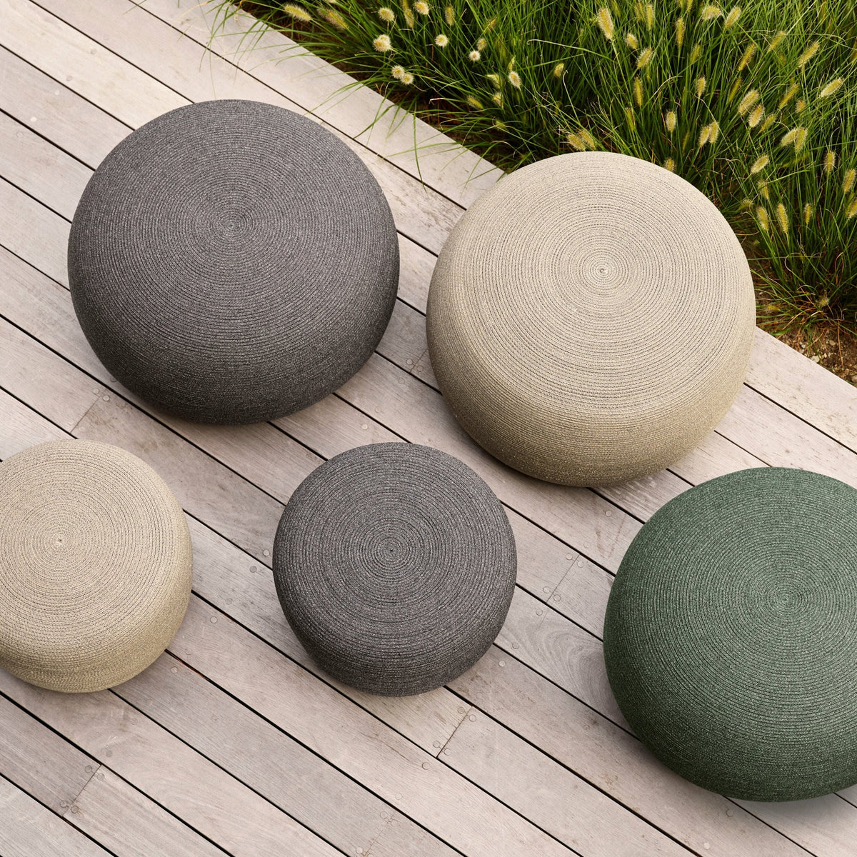 Pouf gris foncé 43 cm Circle - Cane-Line - The Cool Republic
