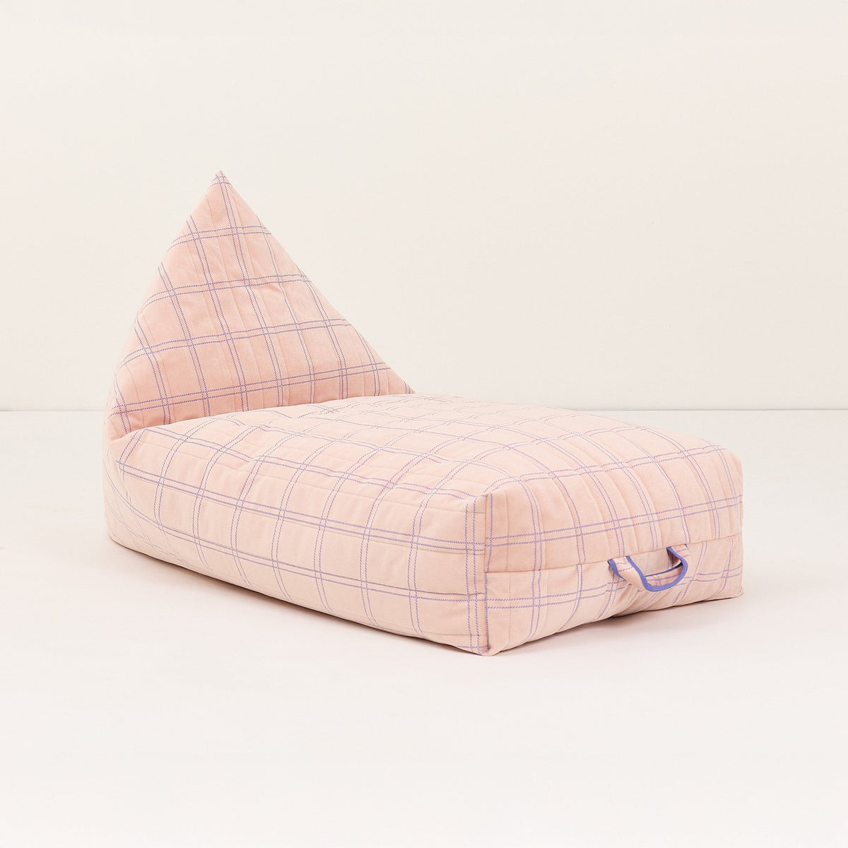 Pouf long pour enfant en velours recyclé à carreaux rose et violet 109 x 60 x 60 cm Oasis - Nobodinoz - The Cool Republic