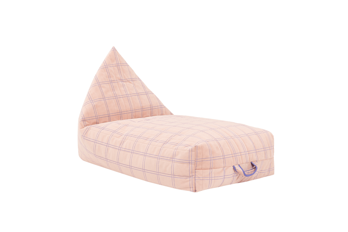 Pouf long pour enfant en velours recyclé à carreaux rose et violet 109 x 60 x 60 cm Oasis - Nobodinoz - The Cool Republic