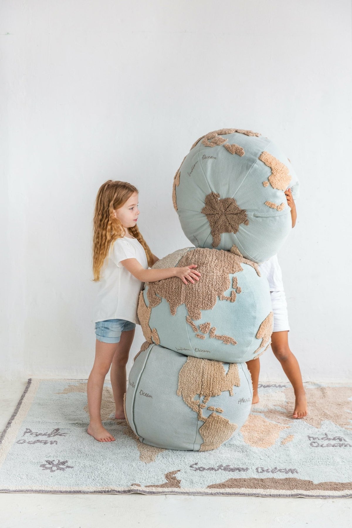 Pouf map world child - Lorena Canals - The Cool Republic