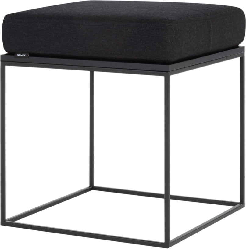 Pouf placage de chêne teinté noir et coussin noir Feo - noo.ma - The Cool Republic