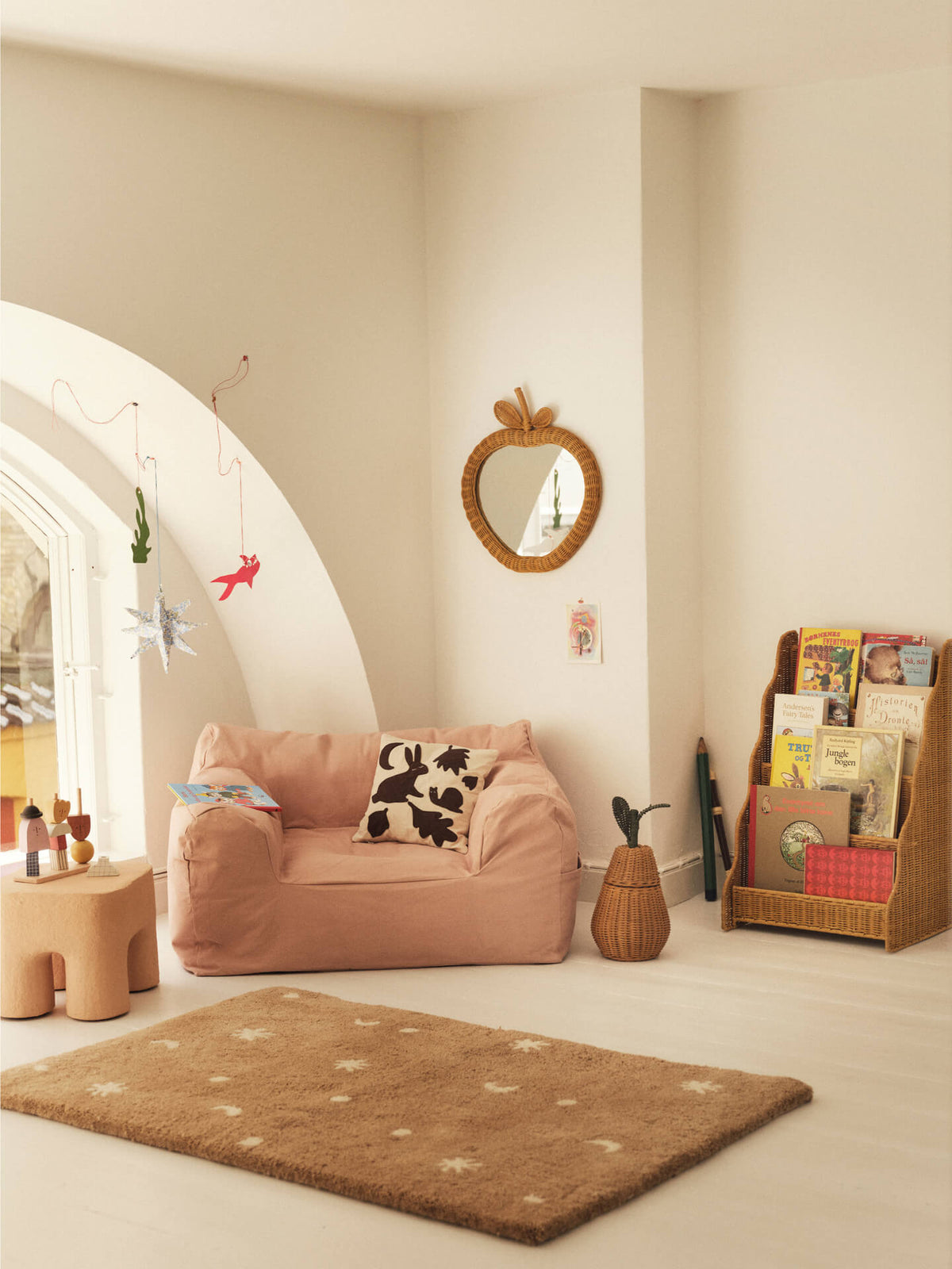 Pouf pour enfant en coton bio rose Billow - Ferm Living - The Cool Republic