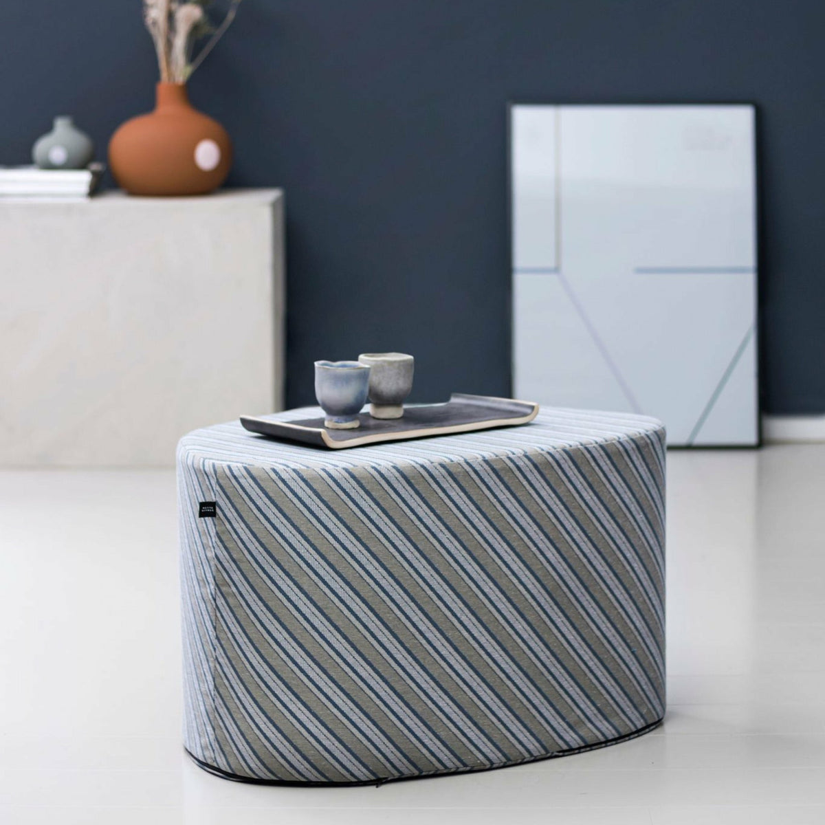 Pouf rayures en diagonal Salon - Mette Ditmer - The Cool Republic