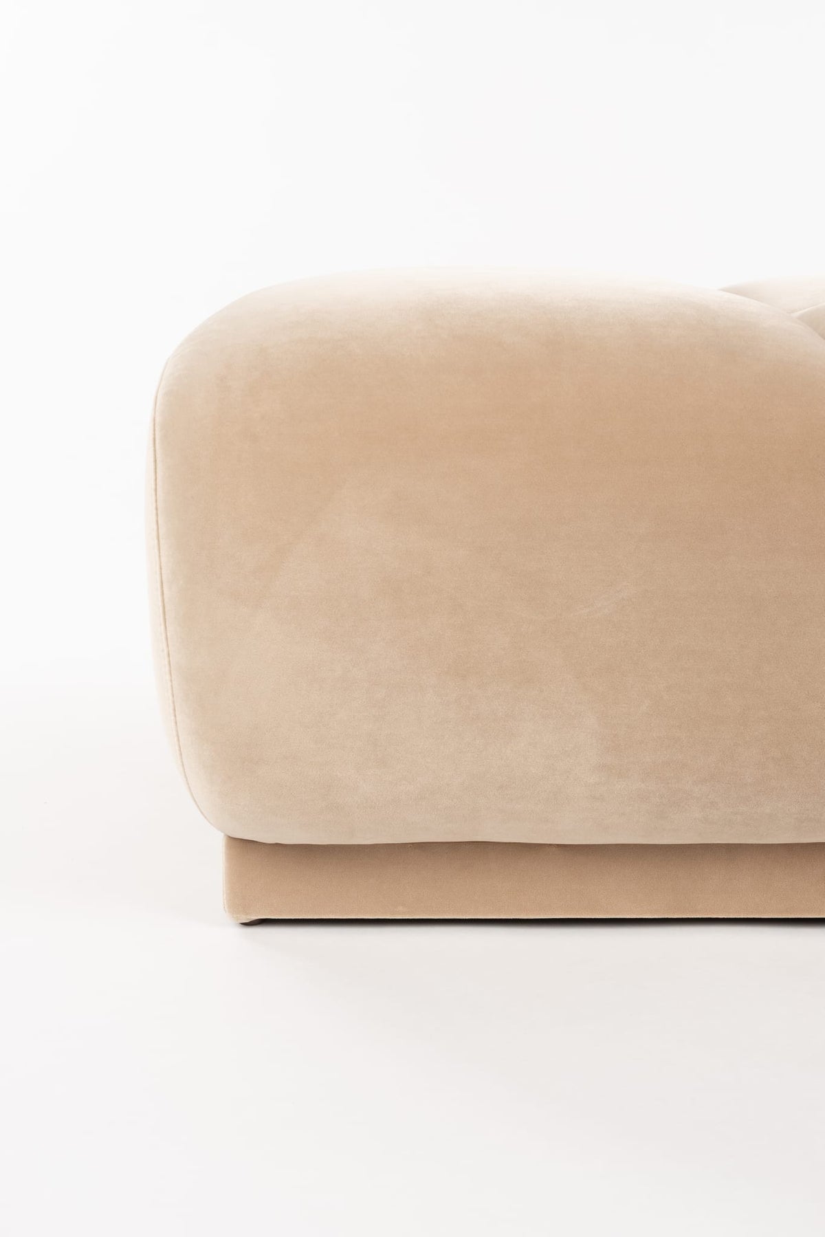 Pouf repose-pieds en velours beige 80x127x41cm Hazel - Zuiver — vue 5