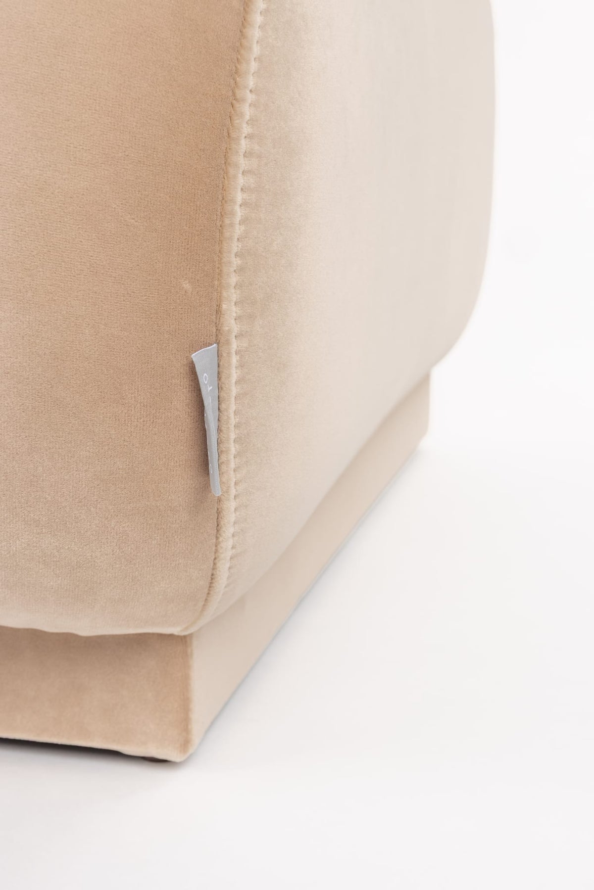 Pouf repose-pieds en velours beige 80x127x41cm Hazel - Zuiver — vue 6