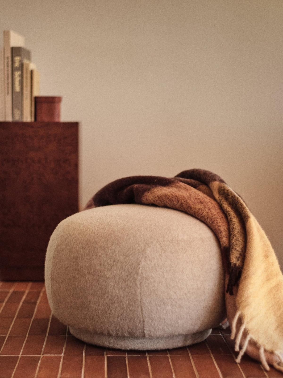 Pouf rond en alpaga doux beige naturel 60 cm Rico - Ferm Living - The Cool Republic