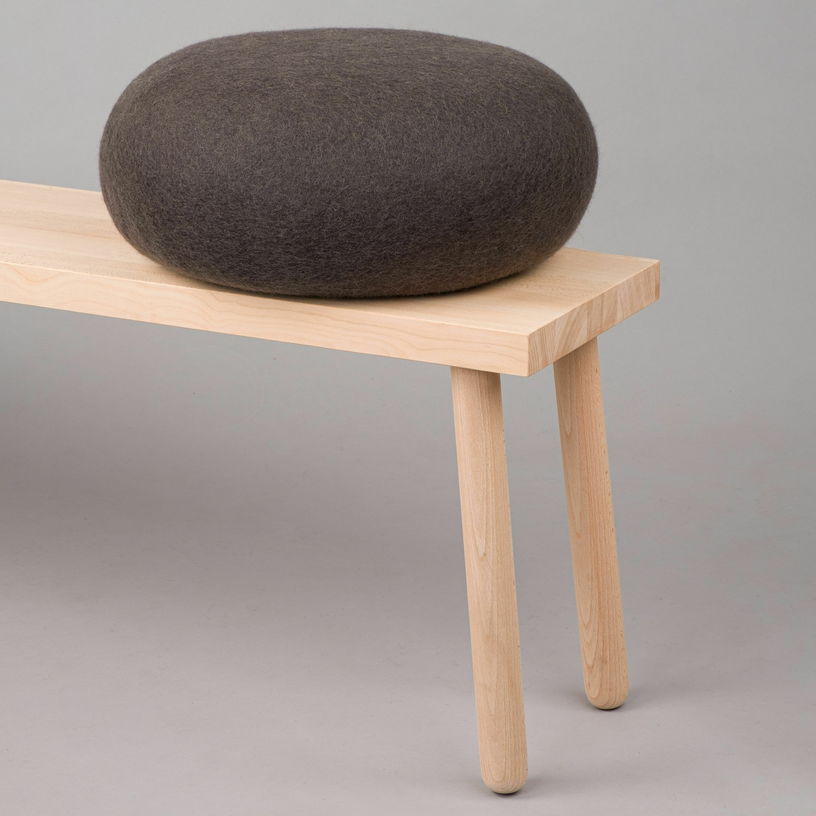 Pouf rond en laine anthracite M Kuno - myfelt - The Cool Republic