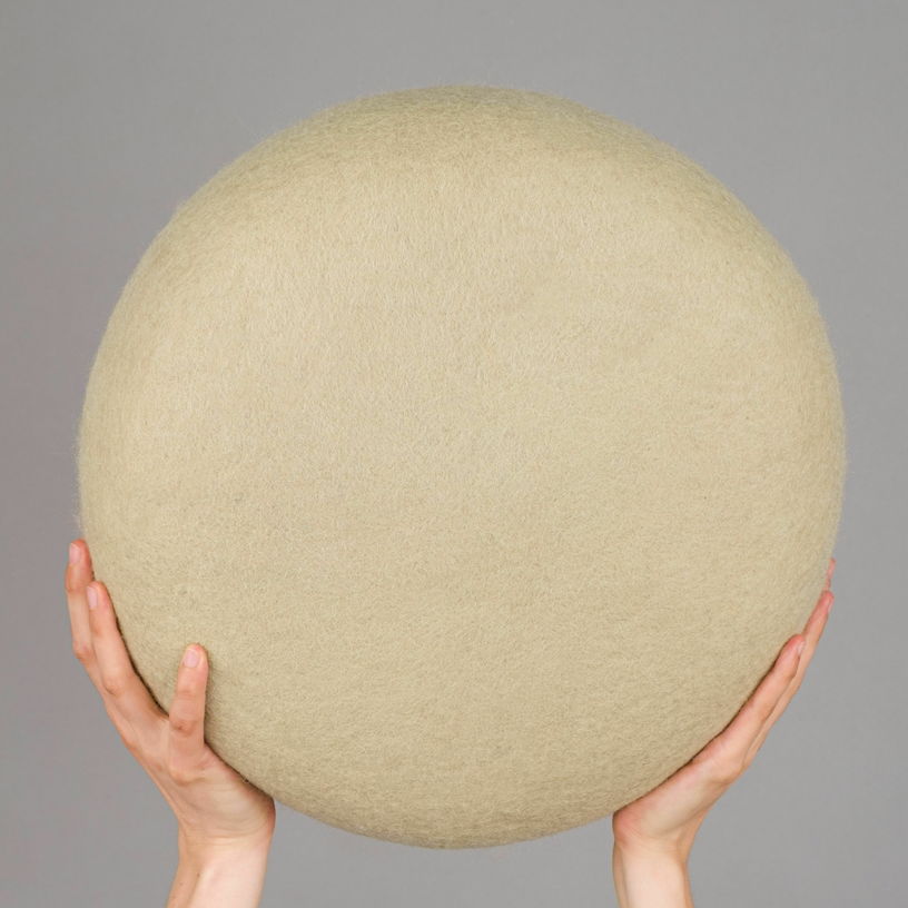 Pouf rond en laine vert - beige S Lutz - myfelt - The Cool Republic