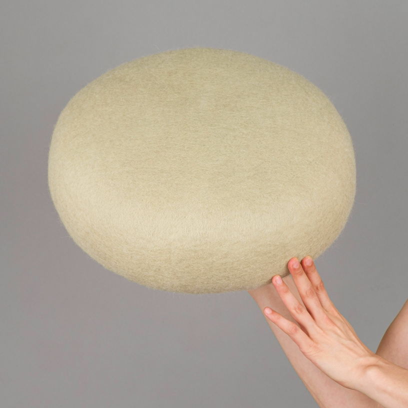 Pouf rond en laine vert - beige S Lutz - myfelt - The Cool Republic