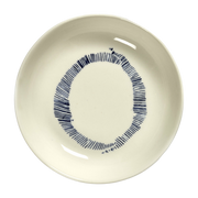 Plat S blanc avec motif bleu Feast - Serax