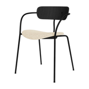 Sedia con braccioli in tessuto Karakorum beige e rovere nero AV4 Pavilion - &tradition