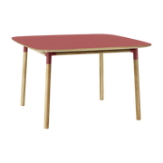 Table à manger carrée en chêne et lino rouge 120 x 120 cm Form - Normann Copenhagen