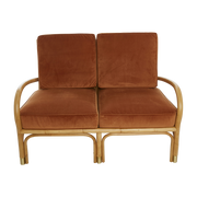 Poltrona a due posti in rattan con cuscino in velluto rosso ocra 123 x 80 x 80 Riviera - KOK