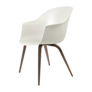 Chaise blanche en noyer américain laqué mat Bat - Gubi