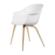 Chaise blanche en chêne laqué mat Bat - Gubi