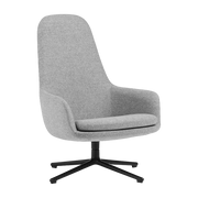 Hoher drehbarer Sessel mit schwarzen Stahlbeinen und einer Sitzfläche aus grauem Stoff. Era - Normann Copenhagen