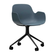 Sedia di bureau con rotelle e braccioli in blu e nero Girevole 4W - Normann Copenhagen