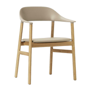 Sedia con braccioli in rovere e pelle sabbia Herit - Normann Copenhagen
