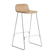 Barstuhl aus Natureiche und Chromstahl 75 cm -. Normann Copenhagen