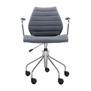 Silla gris con ruedas y apoyabrazos Maui Soft Trevira - Kartell