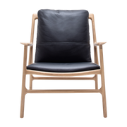 Sessel aus Eiche und schwarzem Leder Dedo easy chair -. Gazzda