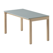 Table basse en grès bleu pâle wavy et chêne naturel 85 x 40 cm Couple - Muuto
