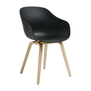 Chair with black recycled plastic armrests and oak legs AAC 222 2. 0 - HAY