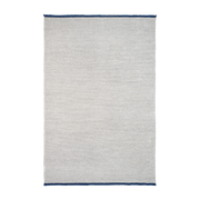 Tappeto in PET grigio con frange blu 360 x 240 cm K-LIM - Kartell