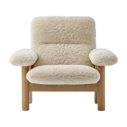 Sillón Brasilia de piel de oveja y roble - Audo
