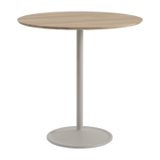 Mesa de comedor de aluminio con tablero de roble 95x95cm Soft - Muuto