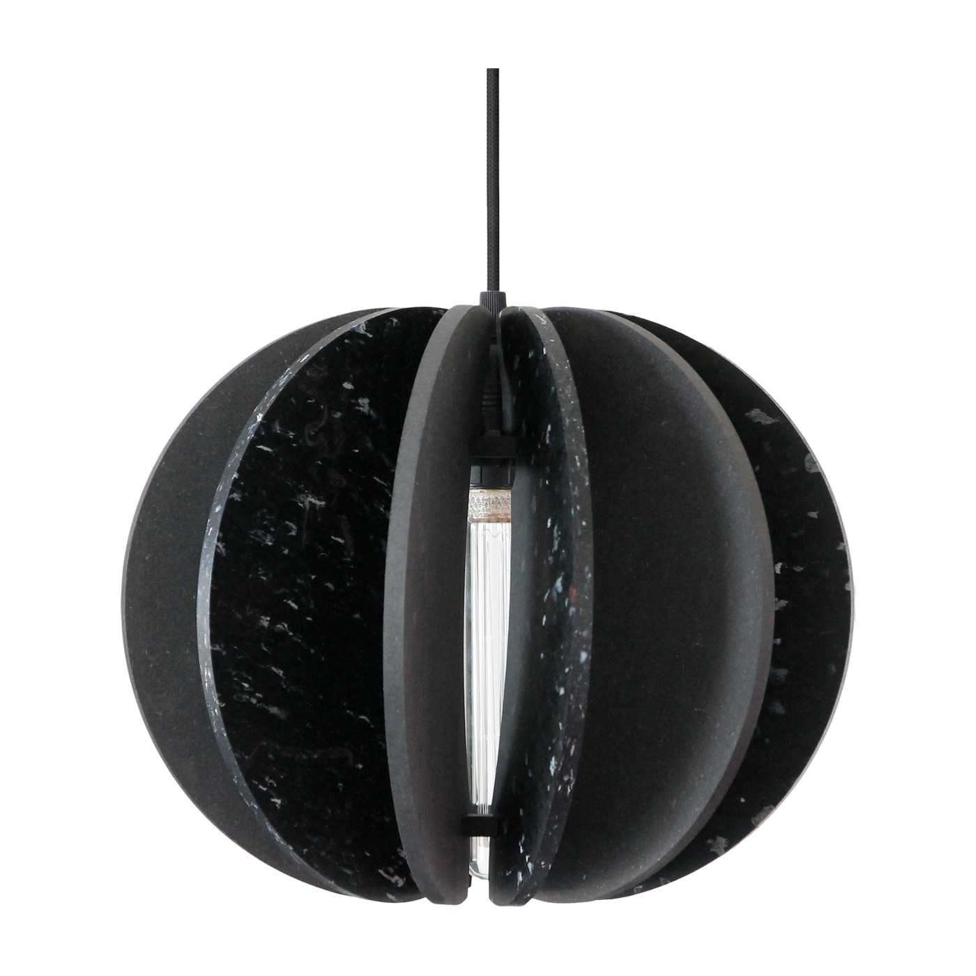 Suspension ronde en plastique recyclé noir et bois coloré noir 29cm Alpha Zulu - RIF