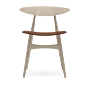 Stuhl aus geseifter Eiche und Sitzfläche aus Leder thor 307 74cm CH33P -. Carl Hansen & Søn