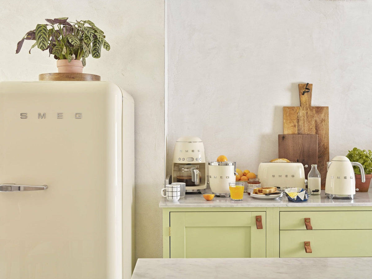 Presse-agrumes crème Années 50 - Smeg - The Cool Republic