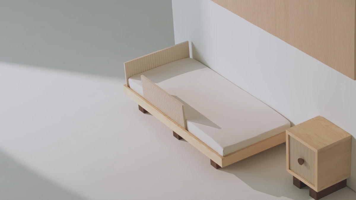 Load video: Junior bed in solid rubberwood and natural ash 160x70cm Heju x Nobodinoz - Nobodinoz