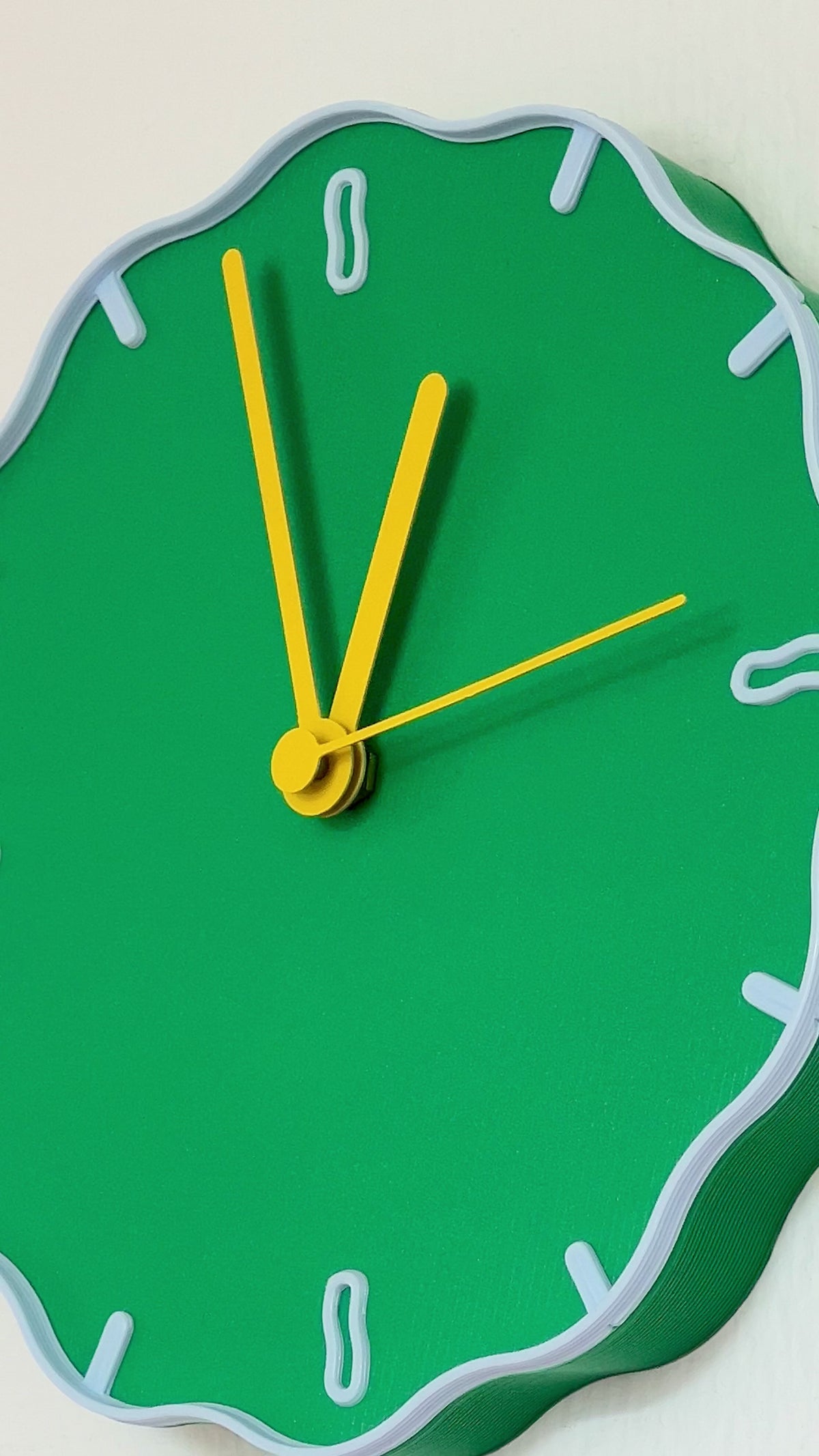 Load video: Green wall clock 21x3,5cm Margherita - WARREN ET LAETICIA