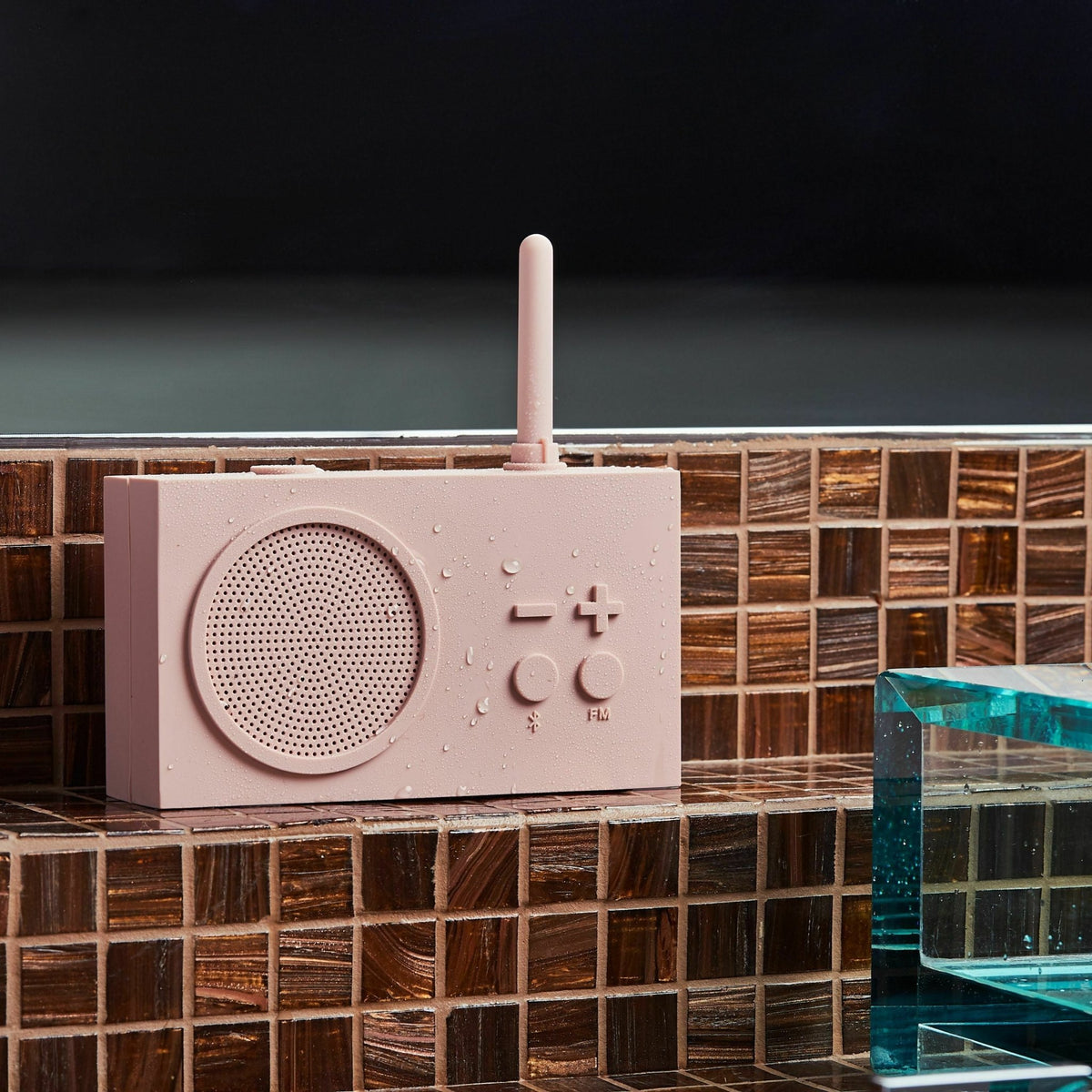 Radio FM & Enceinte Bluetooth blanc Tykho 3 - Lexon - The Cool Republic