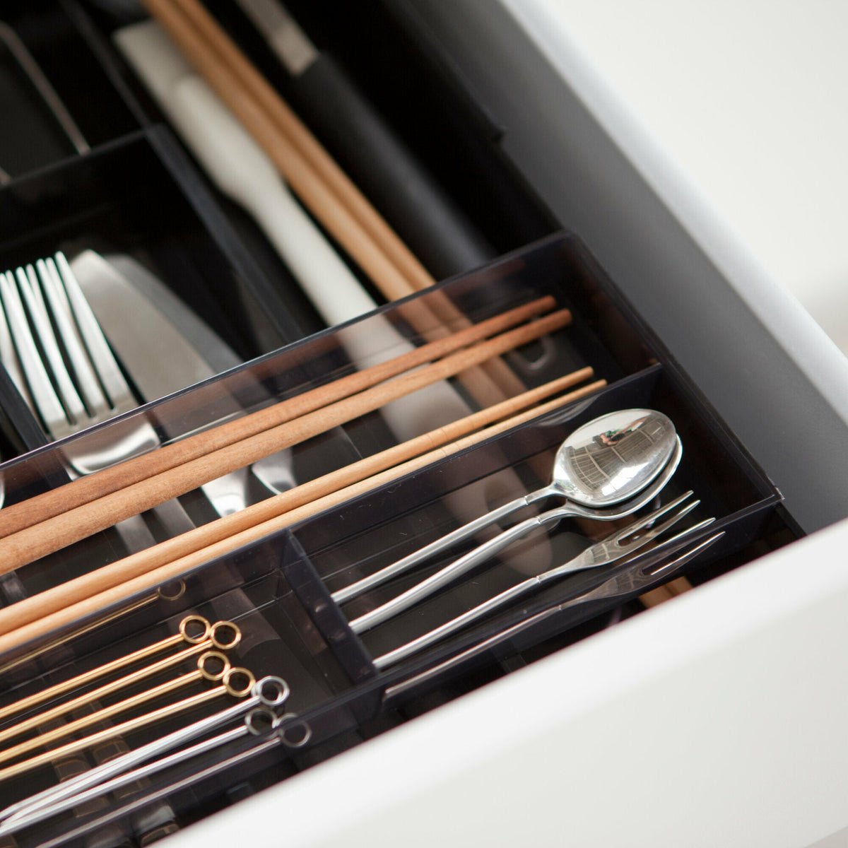 Range-couverts extensible en résine noir - Yamazaki - The Cool Republic